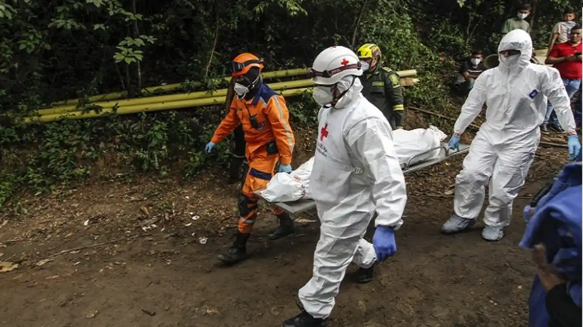 FAMILIARES DESCONSOLADOS: culmina el rescate de los cuerpos de mineros muertos en explosión en Colombia