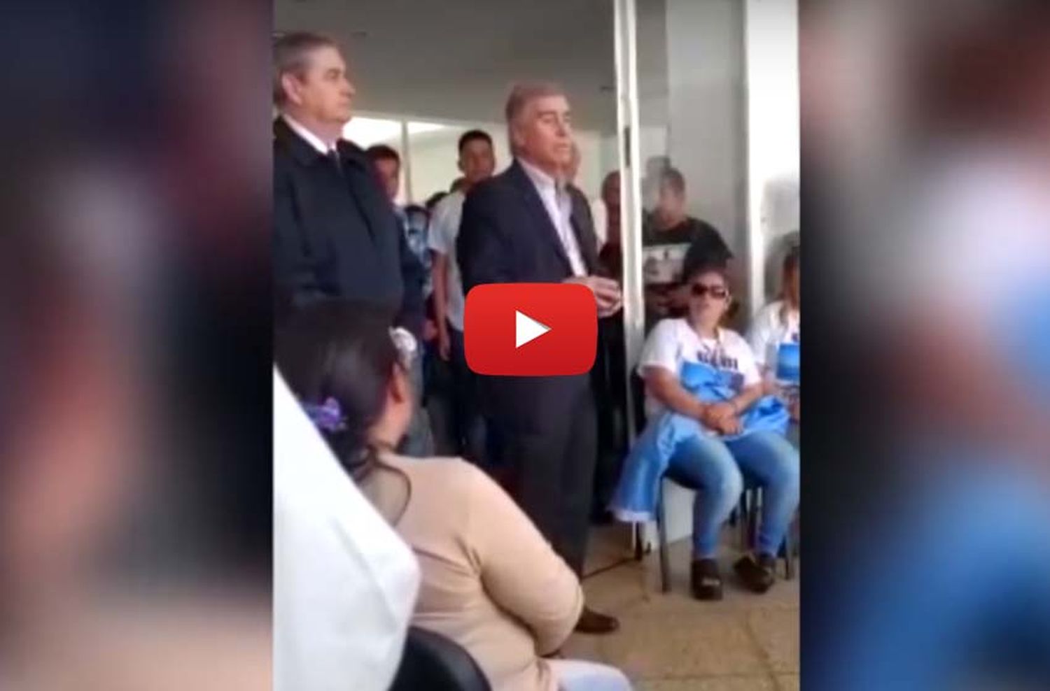 El mal momento de Aguad con los familiares de los tripulantes