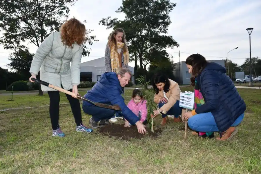 Se inauguró la primera etapa del Jardín y Huerto Terapéutico en B° Colón