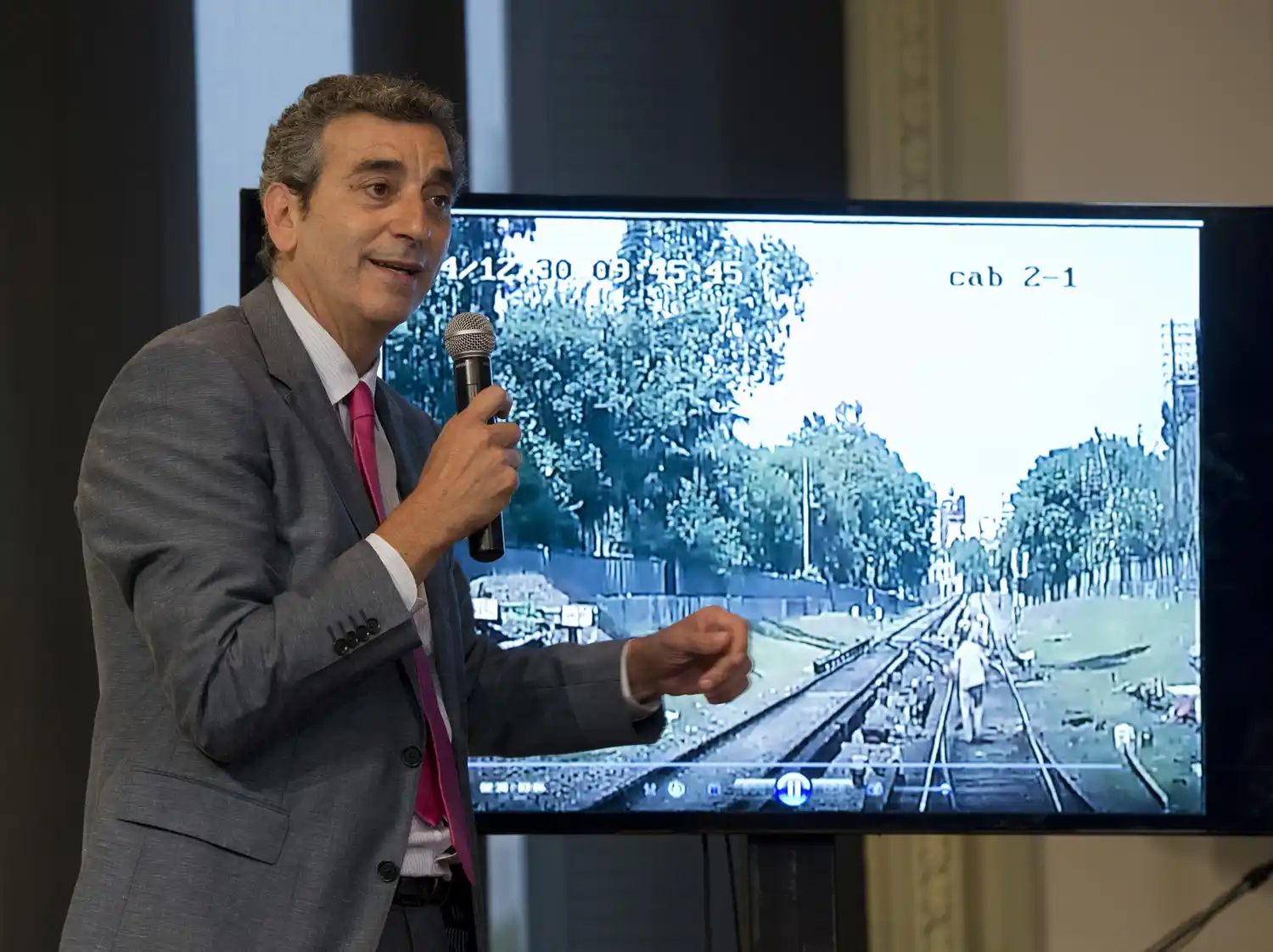 Randazzo denunció "sabotaje o negligencia" en descalce del Sarmiento