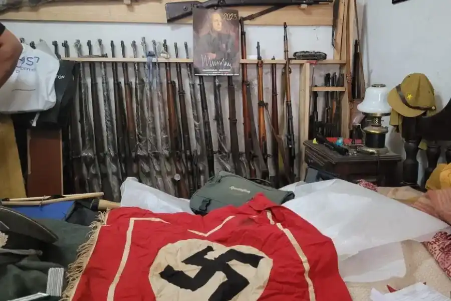 Encontraron en el país una gran cantidad de fusiles, bayonetas y artículos del nazismo
