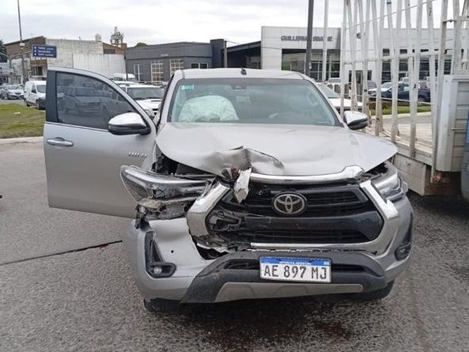 Nuevo choque en la 226: dos camionetas colisionaron en la rotonda de Espora