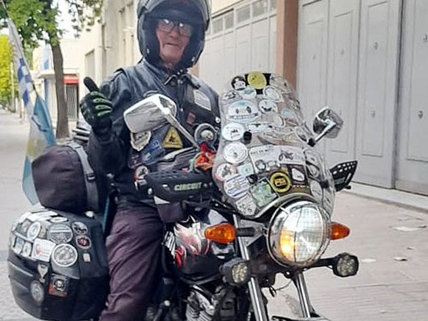 Pedro “El Viejo” recorre Argentina y Sudamérica en moto; visitó Gualeguay