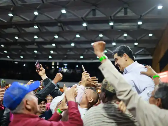 Maduro asegura que tiene "aceitada la maquinaria" para defender la paz