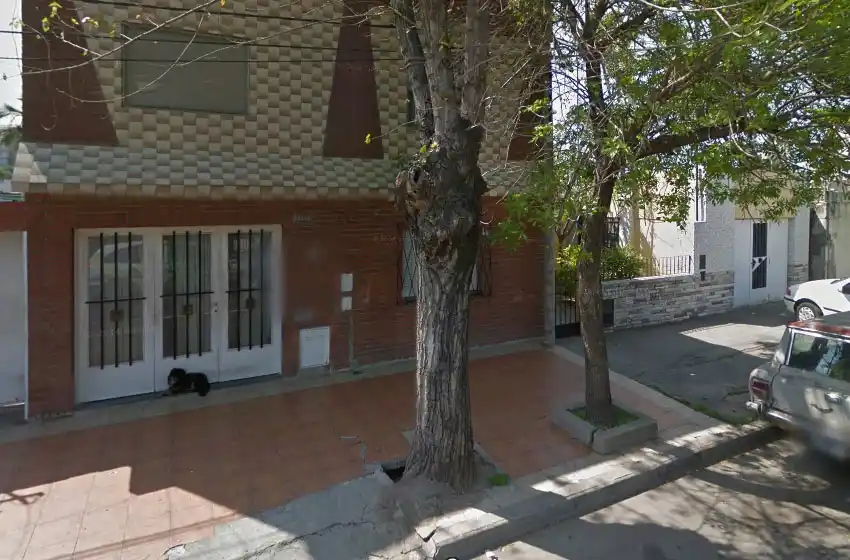 Balearon la casa de una pareja de ancianos: los atacantes dejaron un cartel exigiendo 300mil pesos