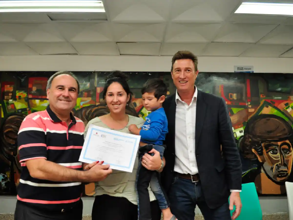 García Aresca entregó 54 nuevos créditos a emprendedores 