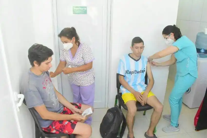 Covid-19: Unas mil personas se vacunaron en 
el Parque Acuático y el Paraíso de los Niños