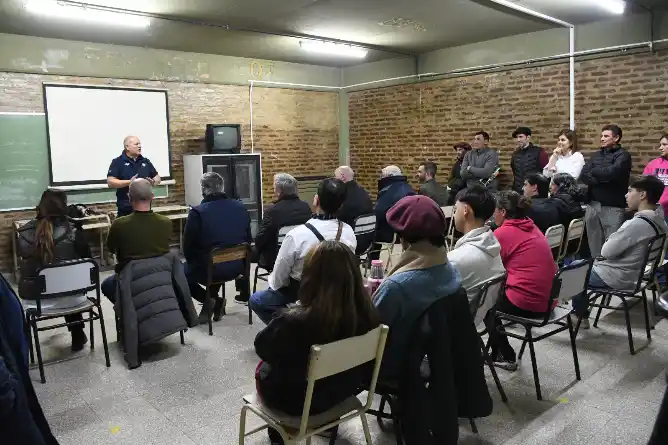 Comenzó en la Escuela Agraria el curso de Alambrador Rural del Centro de Formación Laboral 401