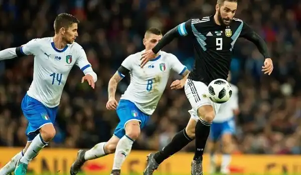 Con goles de Banega y Lanzini, Argentina derrotó 2-0 a Italia
