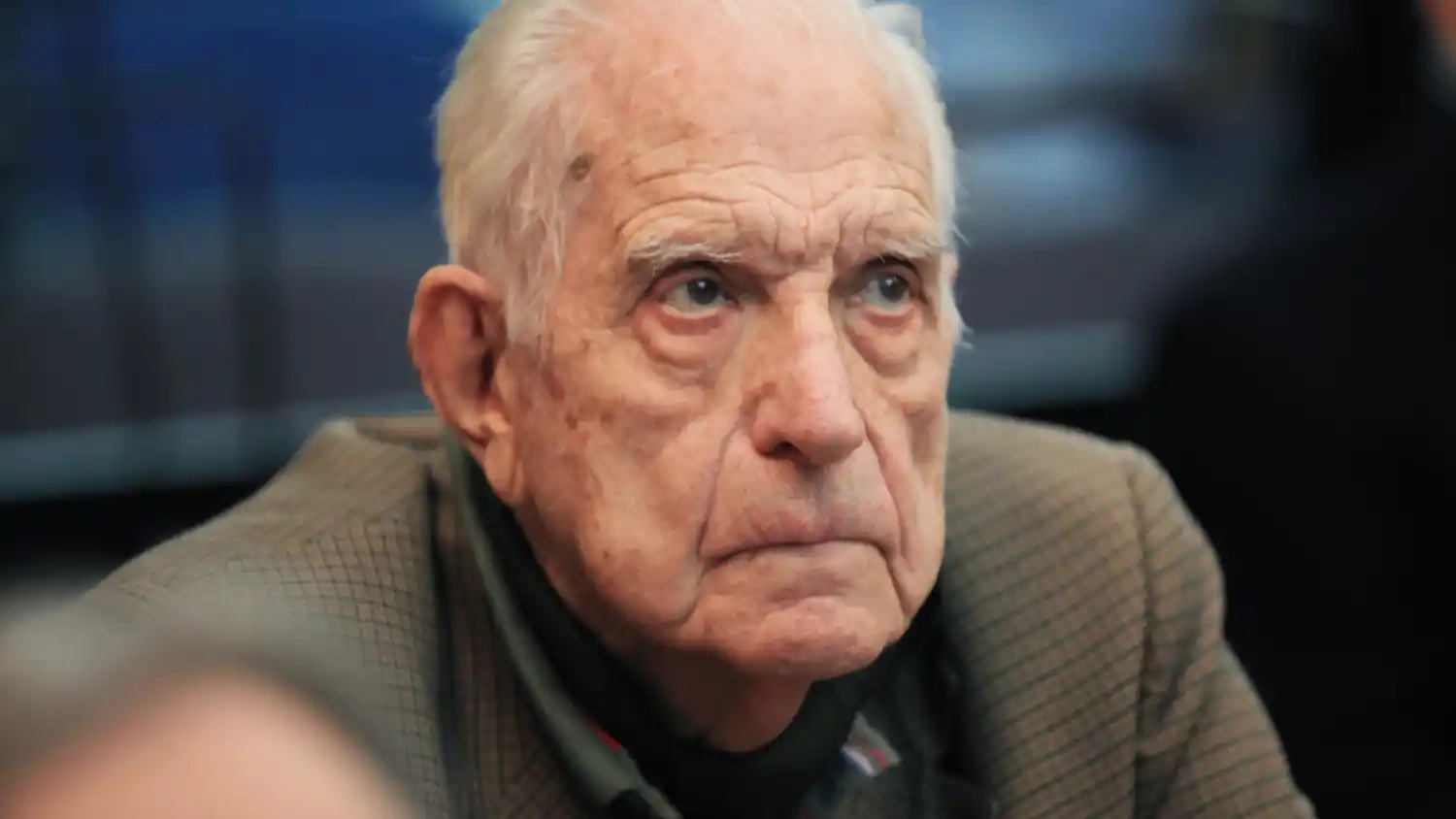 Condenan a perpetua al último dictador de Argentina
