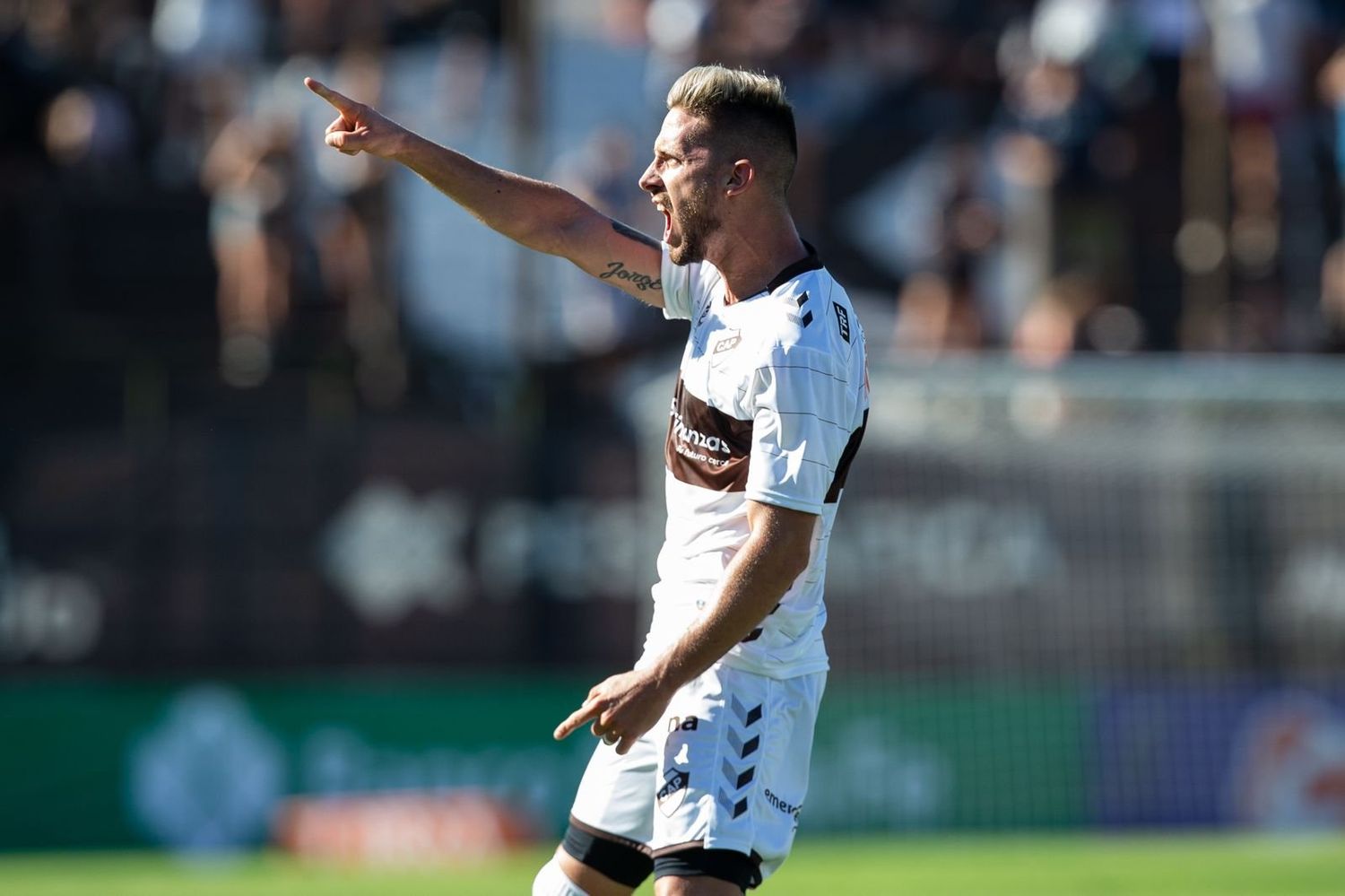 Defensor de Platense Nicolás Morgantini fue agredido por hinchas de Estudiantes de Caseros