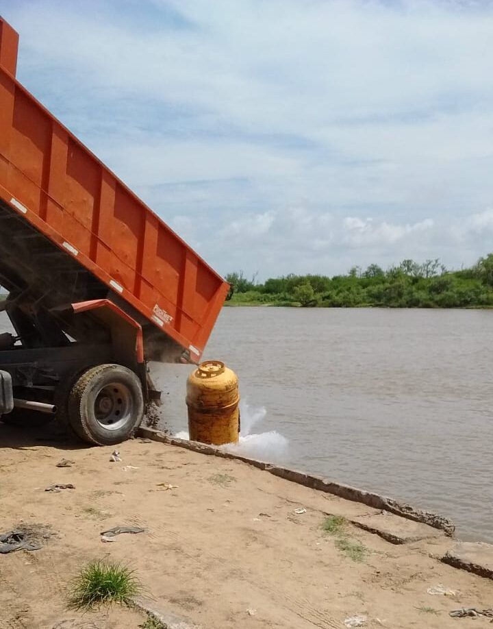 El fiscal solicitó su elevación a juicio la causa por haber tirado al río un contenedor de cloro