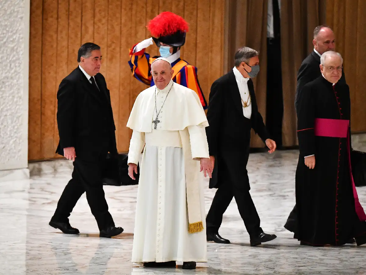 Francisco denunció una "casta pecadora" en la Curia y adelantó nuevos cambios en el Vaticano