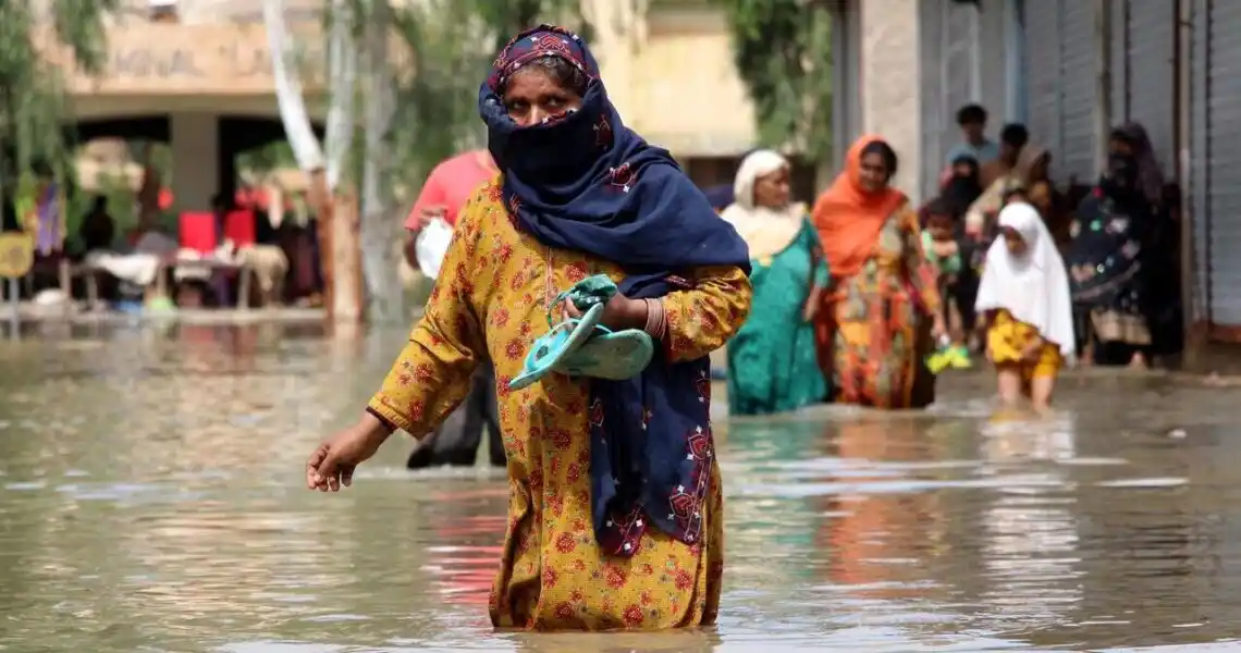 Al menos 1.200 muertos y 50.000 evacuados dejaron las inundaciones en Pakistán
