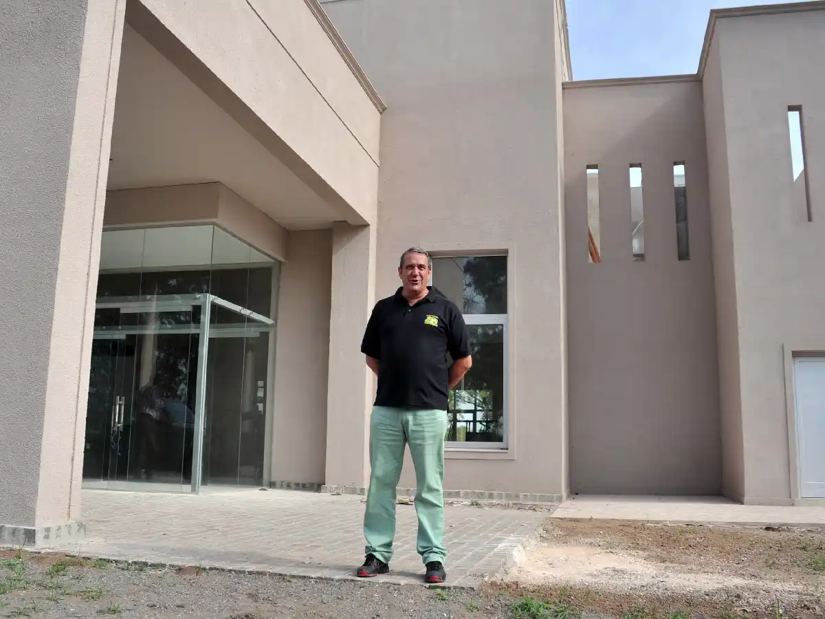 Por una demora, el hotel Howard Johnson  tendrá su inauguración oficial entre julio y agosto