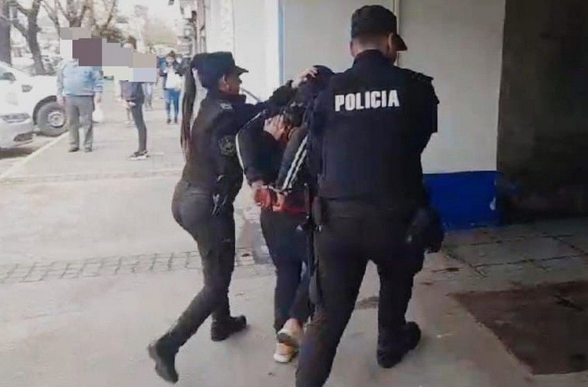 Se estaba armando: la detuvieron por robar tres pistolas de juguete