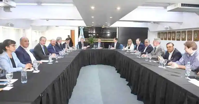 Con el respaldo de gobernadores del PJ, Massa
relanzará la campaña electoral en Tucumán