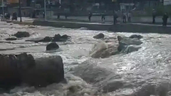 ¡ZONA DE DESASTRE! Explosión de tubería matriz de Hidrocapital deja a más de medio millón de mirandinos sin agua (IMÁGENES)