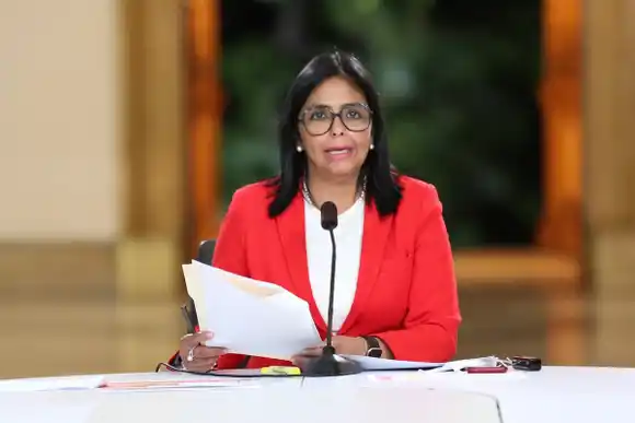 «SON TRIBUNALES AMORDAZADOS»: Delcy Rodríguez advierte a Reino Unido que «tiene la oportunidad de corregir»