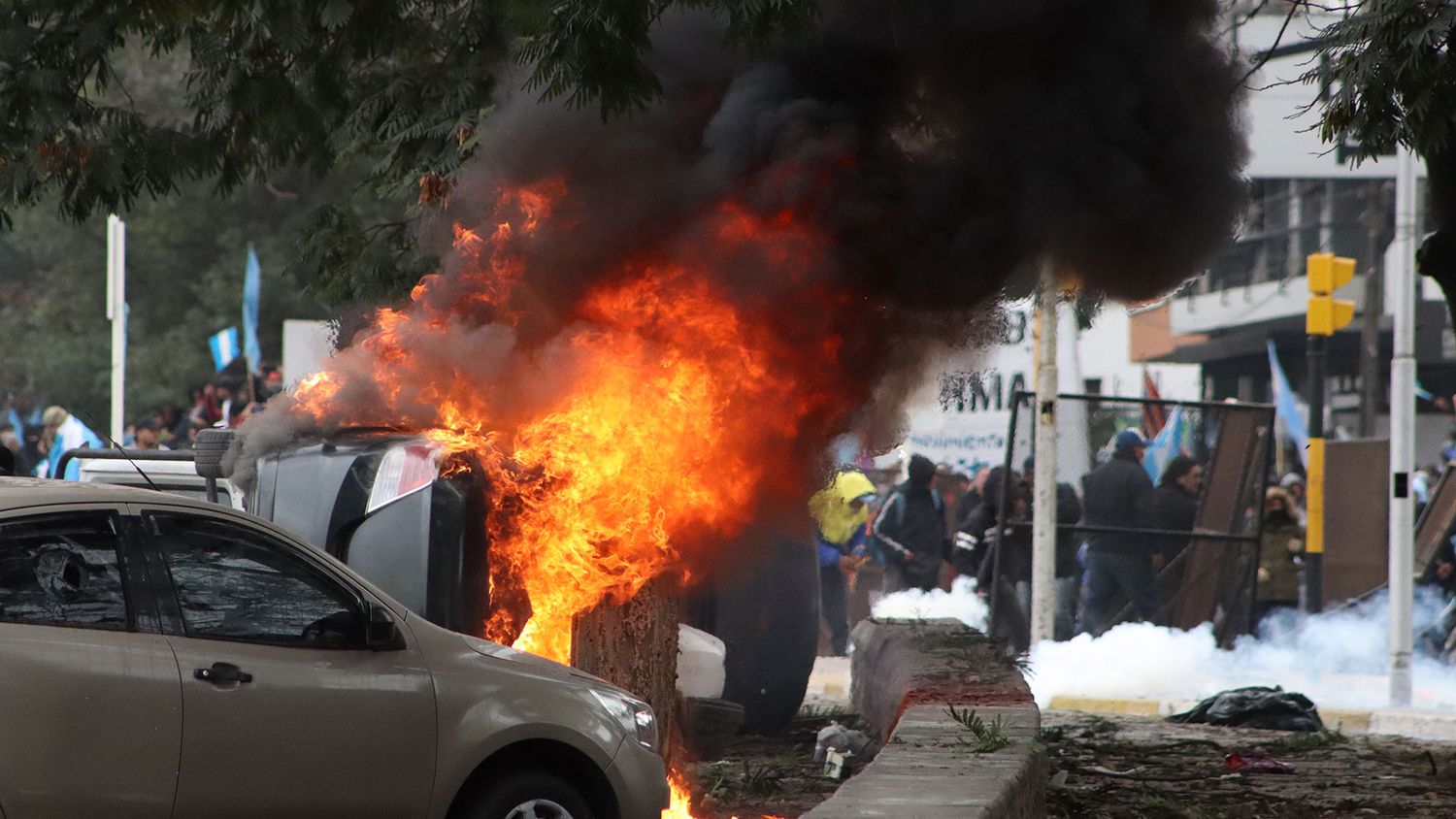 Incidentes en Jujuy: casi medio centenar de heridos, uno grave, y al menos 17 detenidos
