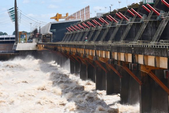 Defensa Civil permanece en alerta y se refuerzan los operativos de seguridad en la zona inundable