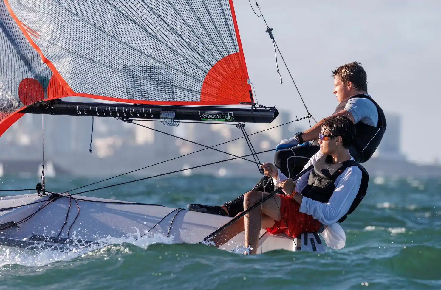 La actividad comenzó con una brisa muy leve del sector este-noreste que fue aumentando gradualmente.