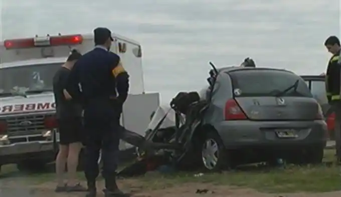 Un joven matrimonio y su bebé murieron en un choque