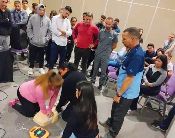 Capacitación en RCP para agentes controladores de admisión y permanencia