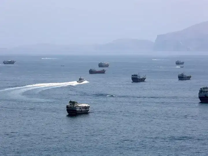 Dos buques petroleros fueron bombardeados y crece la tensión en el Estrecho de Ormuz