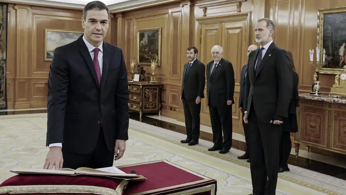 Pedro Sánchez juró ante el rey Felipe VI.