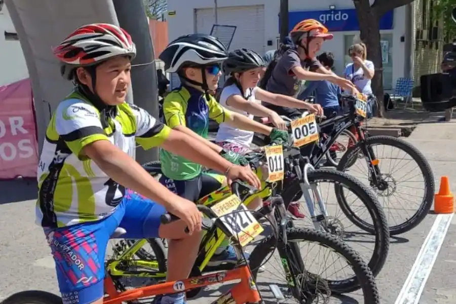 Volvió el circuito callejero de ciclismo en Sunchales