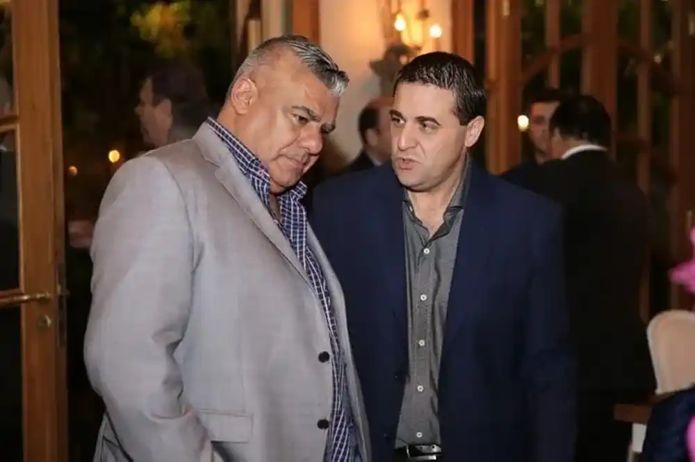 El presidente de la Asociación del Fútbol Argentino, Claudio “Chiqui” Tapia, y el tesorero Pablo Toviggino se preparan para declarar ante el juez Diego Amarante.