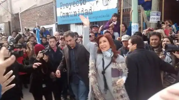 Cristina recorrió la Villa 20 de Lugano  junto a Recalde