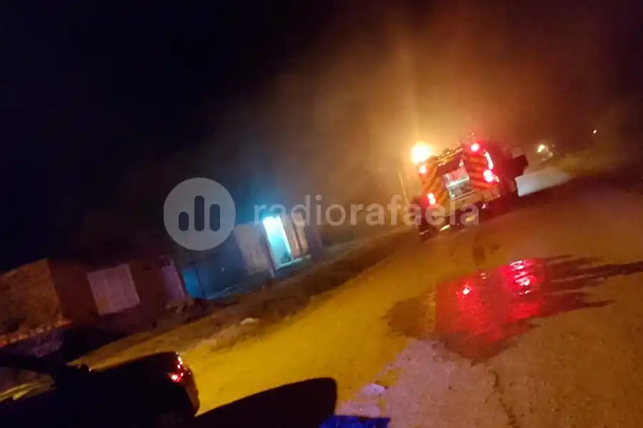 Incendio de magnitud en la madrugada dejó perdidas importantes para un rafaelino