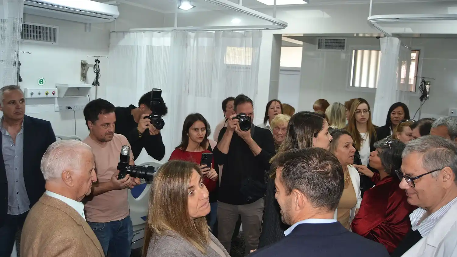 Reinauguraron la sala de Terapia Intensiva del Hospital San Antonio