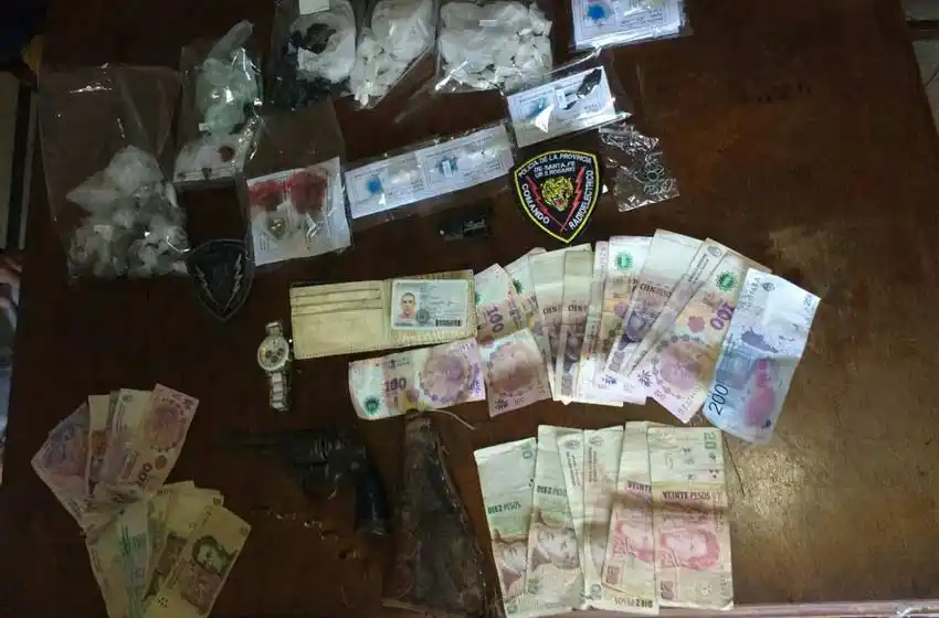 Cayó con drogas, dinero y un arma tras amenazar de muerte a su mamá