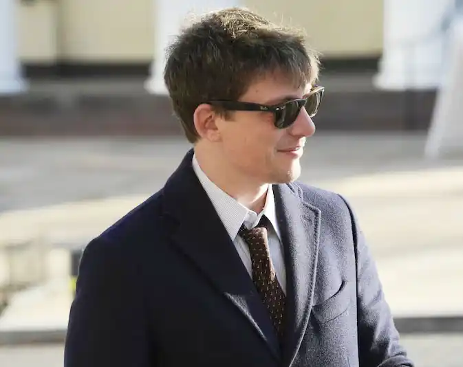 Santiago Caputo ideó el proyecto de los fueros y el listado de senadores y diputados que supuestamente tienen causas abiertas en la Justicia y podrían tener un causal para tratar su destitución en el Congreso.