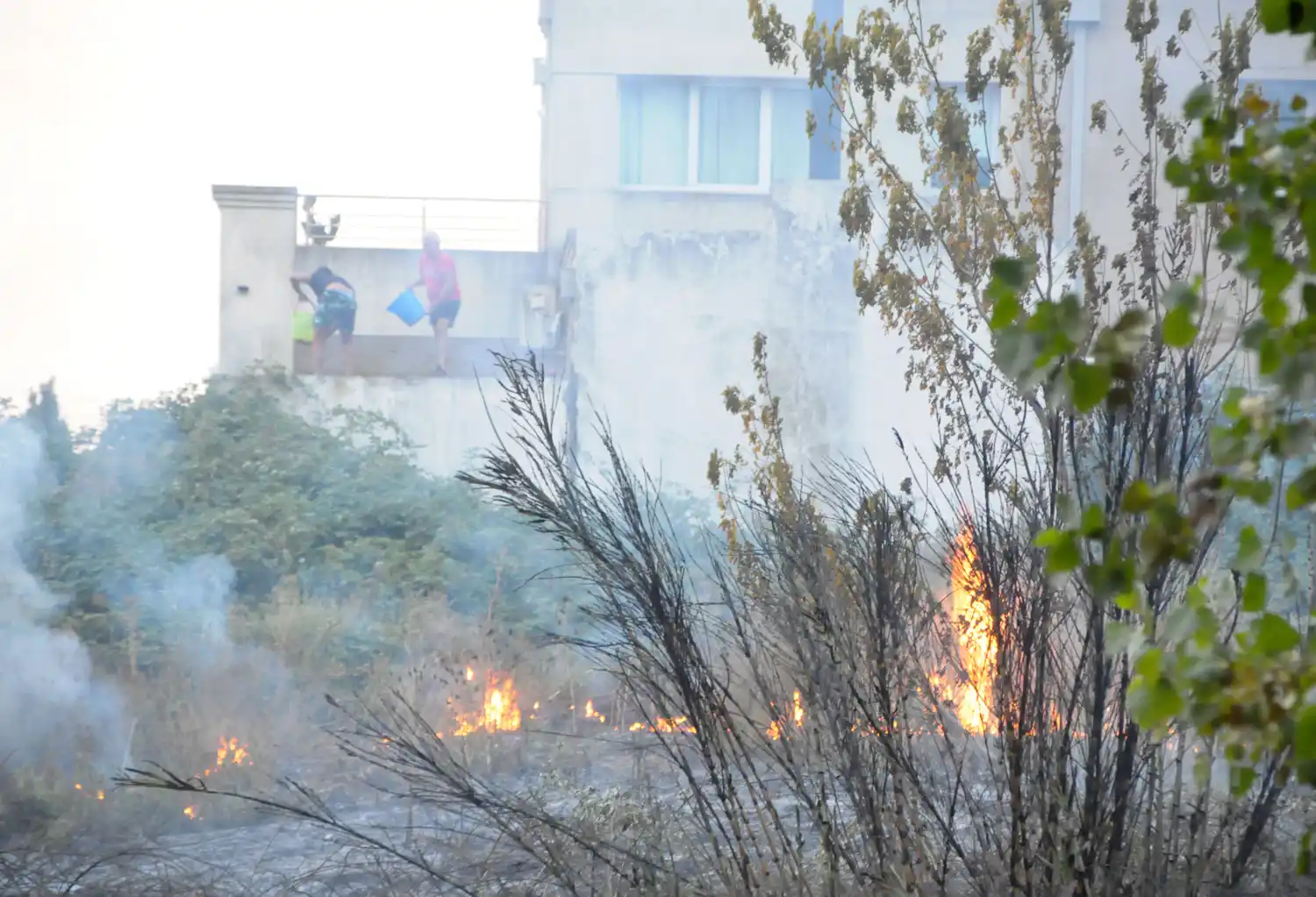 Otra jornada con tres incendios y un corte de energía que dejó sin luz al Hospital y el vacunatorio