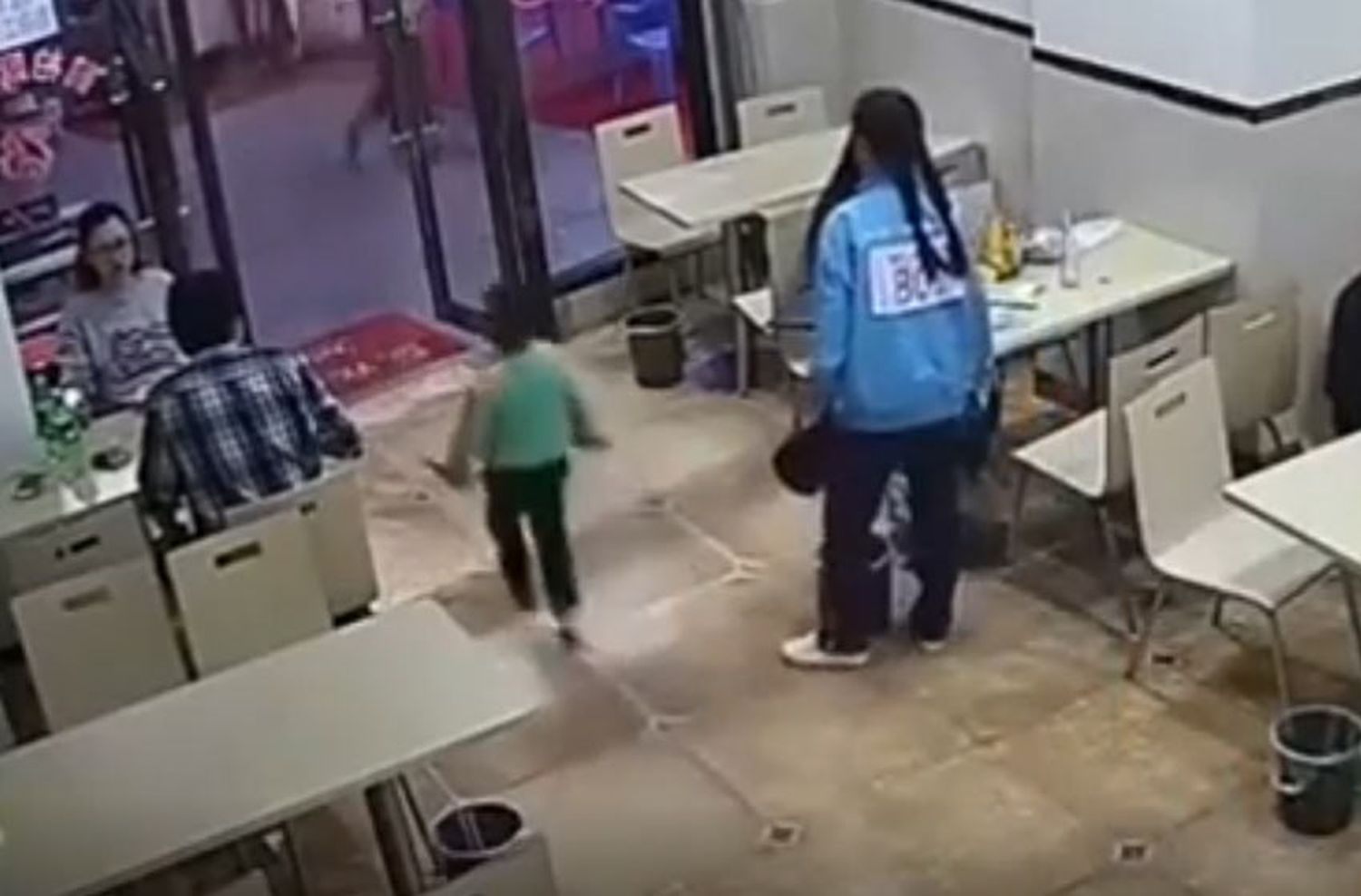 Video: el repudiable accionar de una mujer embarazada fue visto 67 millones de veces