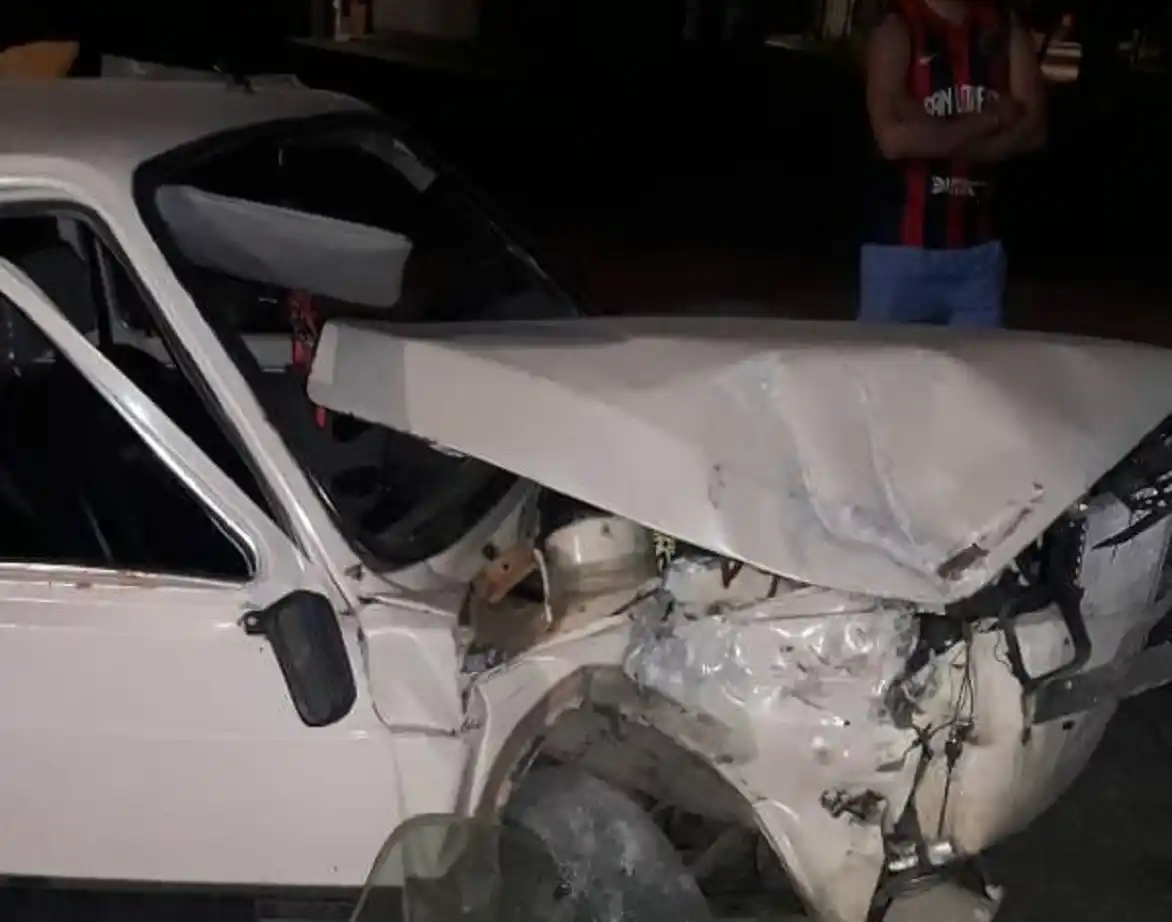 Barrio Guevara: un auto descontrolado impactó contra una casa