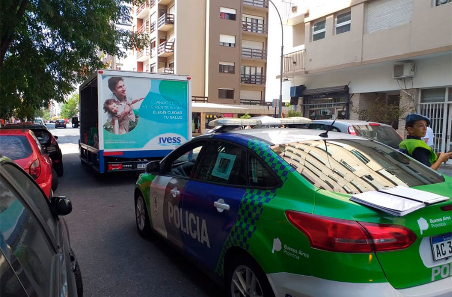 Dos delincuentes intentaron robar un camión en pleno centro