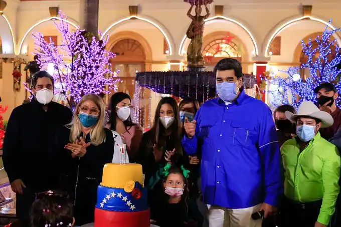 MADURO y su CORONAPARTY: bailó en Miraflores mientras no se sabe de los 16 niños deportados
