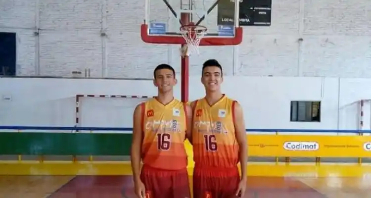 Juan Emilio Marzorati e Ian Janulevicius participan de un Campus en el club que nació Emanuel Ginóbili