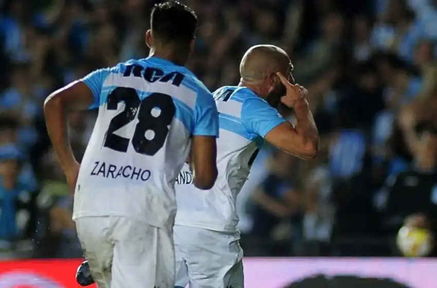 Racing venció a San Martín de San Juan y terminó el ño más puntero que nunca