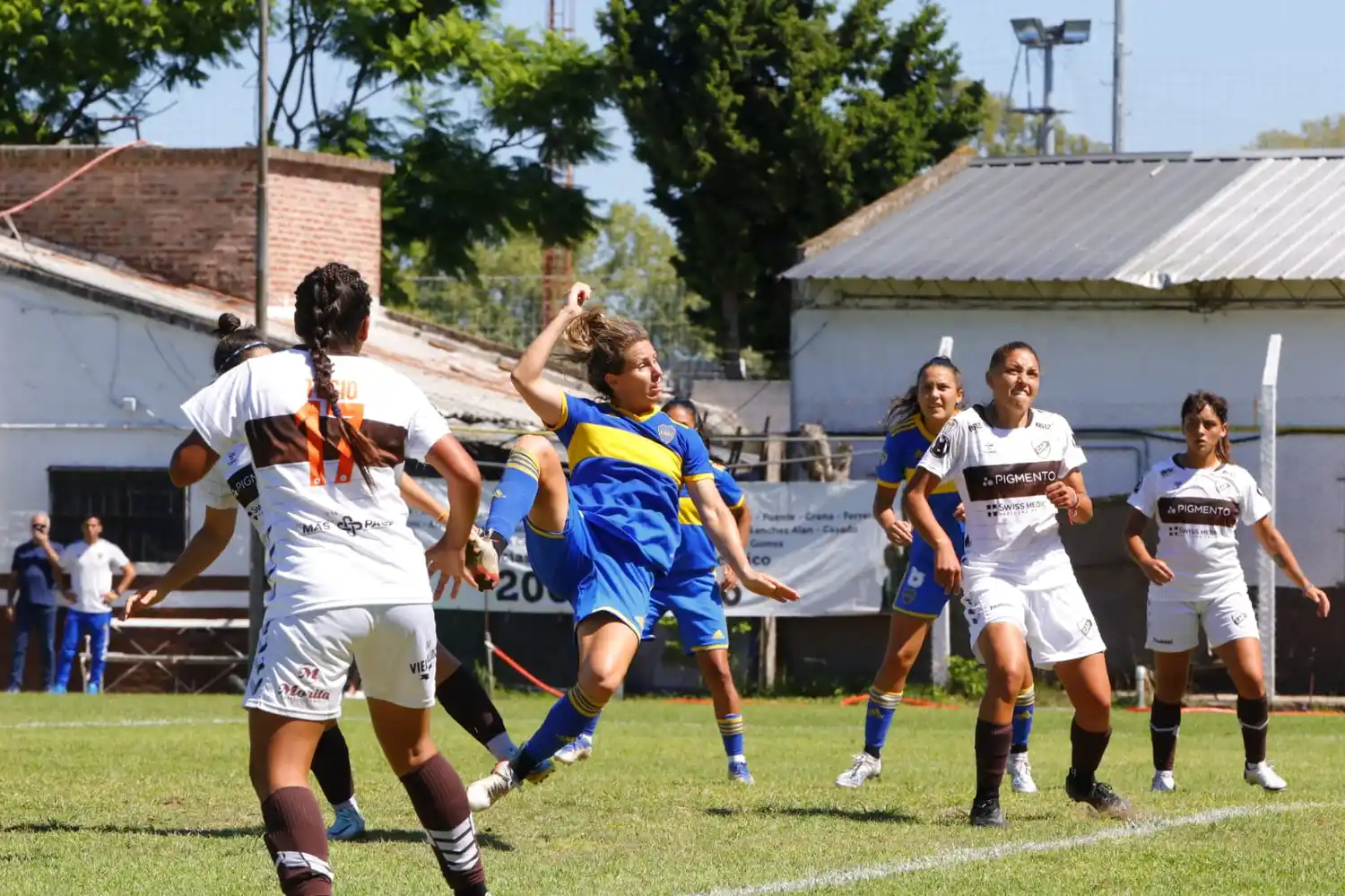 Huber, en acción durante un partido entre Boca y Platense.