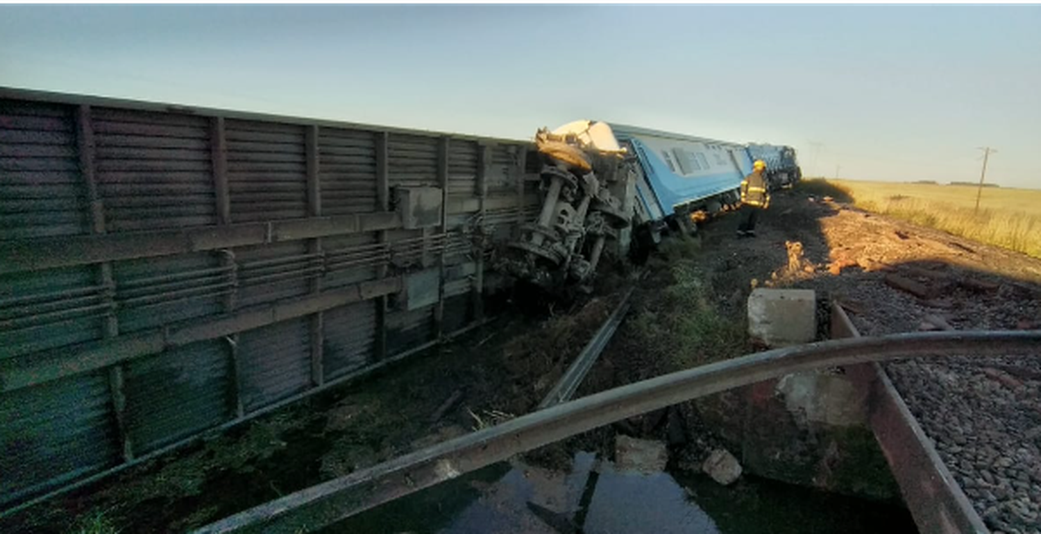 Al menos 22 heridos leves por el descarrilamiento de un tren a 10 kilómetros de Olavarría