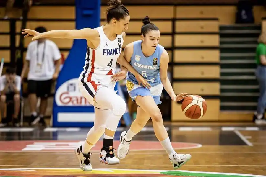 Derrota histórica de las chicas