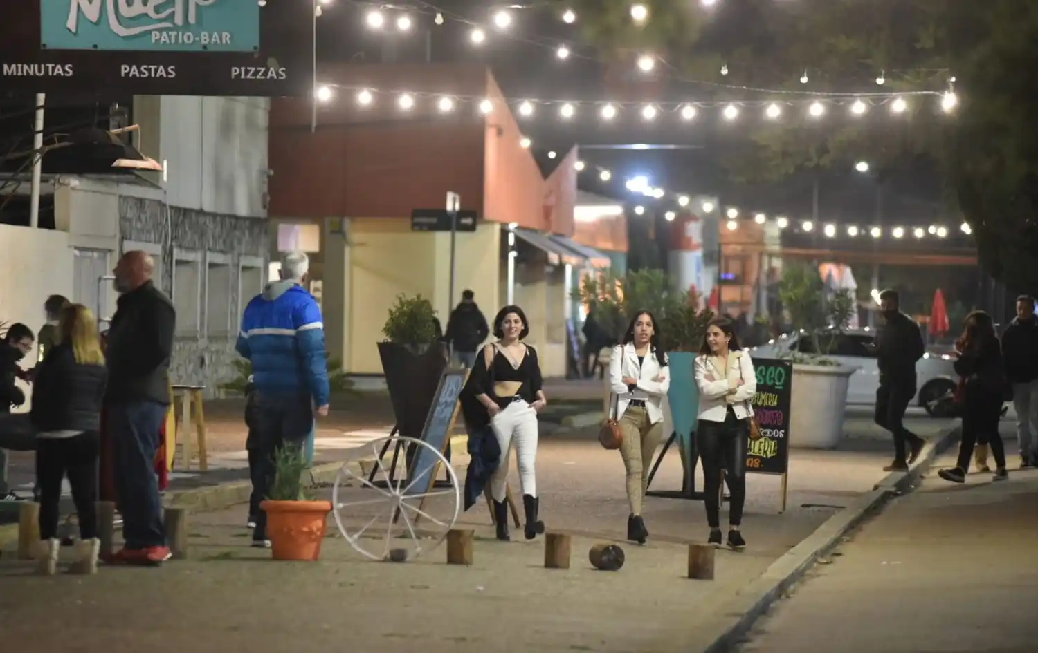 Qué pasa con la circulación nocturna, las reuniones sociales y las "clandestinas"