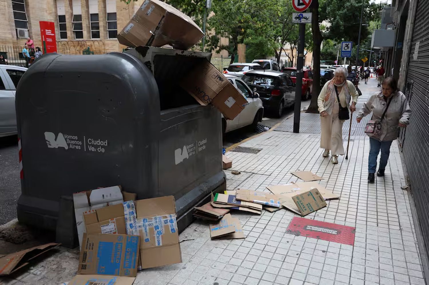 En CABA sancionarán a quienes revuelvan la basura en los contenedores