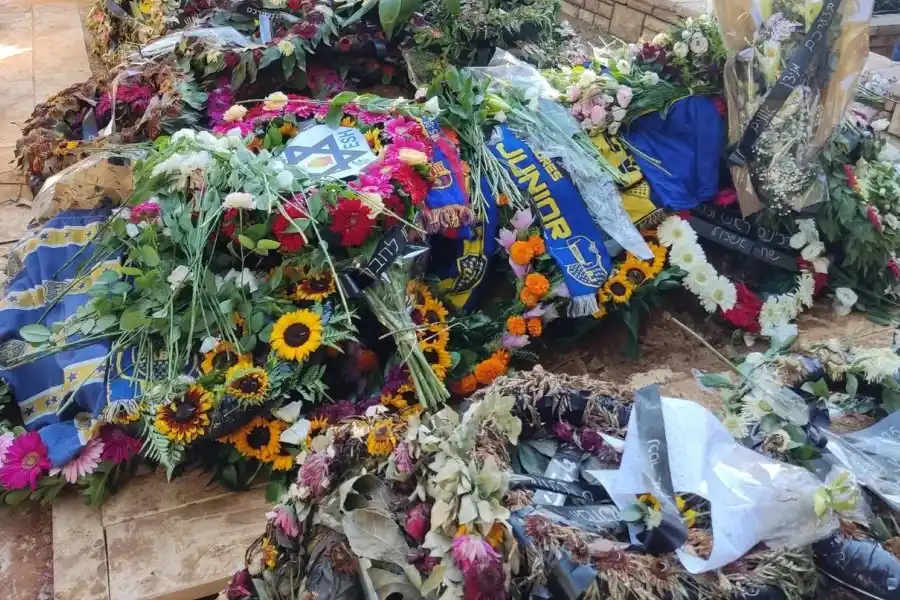 La odisea de un grupo de hinchas de Boca en Israel para cumplir el último deseo de un soldado caído en combate